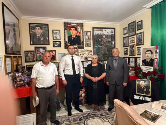 Xocavənd Rayon İcra Hakimiyyətinin əməkdaşları 27 Sentyabr Anım Günü münasibətilə şəhid ailələrini ziyarət ediblər