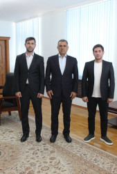 Xocavənd Rayon İcra Hakimiyyətinin başçısı Eyvaz Hüseynov "İdman Könüllüləri və Azarkeşləri" İctimai Birliyi İdarə heyətinin sədri Atanur Cəfərlini qəbul edib