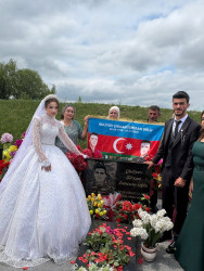 Rayon İcra Hakimiyyətinin başçısı Eyvaz Hüseynov Şəhid Şirxan Quliyevin qardaşı Orxanın toyunda iştirak edib