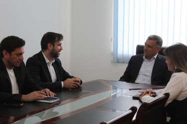 Xocavənd Rayon İcra Hakimiyyətinin başçısı Eyvaz Hüseynov "İdman Könüllüləri və Azarkeşləri" İctimai Birliyi İdarə heyətinin sədri Atanur Cəfərlini qəbul edib