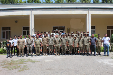 “Heydər Əliyev İli” çərçivəsində  “Heydər Əliyev və Azərbaycanda ordu quruculuğu” mövzusunda çağırış yaşlı gənclərlə peşəkar hərbi mütəxəssislərin, vətən müharibəsi veteranlarının və qazilərin görüşü keçirilib