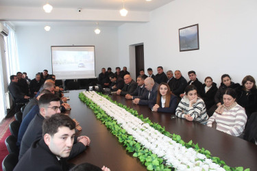 Xocavənddə “Konstitusiya və Suverenlik İli” çərçivəsində “Hüquqi dövlət, suverən xalq və qətiyyətli lider ”adlı dəyirmi masa keçirilib.