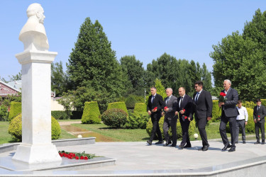 15 İyun – Milli Qurtuluş Gününə həsr olunmuş “Heydər Əliyev irsi və müstəqil dövlətçilik” mövzusunda tədbir keçirilib
