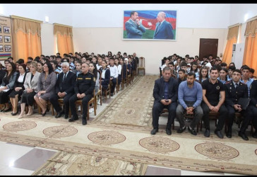 Hüquq-mühafizə orqanlarının nümayəndələri ilə şagirdlərin görüşü təşkil edilmişdir.