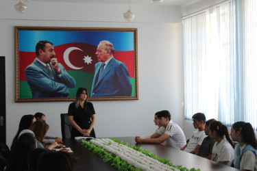 "Qurtuluş Günü uşaqların gözü ilə" adlı dəyirmi masa keçirilib