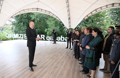 Azərbaycan Respublikasının Prezidenti İlham Əliyev sentyabrın 14-də Xocavənd rayonunun Qırmızı Bazar qəsəbəsində Qırmızı Bazar, Hadrut qəsəbələrinin və Sos kəndinin sakinləri ilə görüşüb