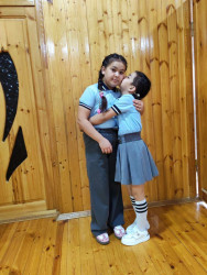Xocavənd Rayon İcra Hakimiyyəti tərəfindən şəhidlərimizin məktəbli övladlarına yeni məktəb formaları verilib