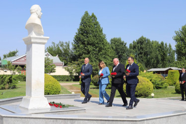 15 İyun – Milli Qurtuluş Gününə həsr olunmuş “Heydər Əliyev irsi və müstəqil dövlətçilik” mövzusunda tədbir keçirilib