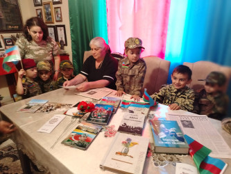 Kuropatkin kənd uşaq bağçasının uşaqları da Şəhid ailəsini ziyarət ediblər