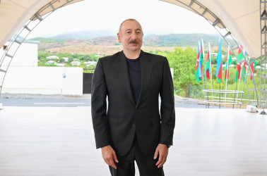 Azərbaycan Respublikasının Prezidenti İlham Əliyev sentyabrın 14-də Xocavənd rayonunun Qırmızı Bazar qəsəbəsində Qırmızı Bazar, Hadrut qəsəbələrinin və Sos kəndinin sakinləri ilə görüşüb