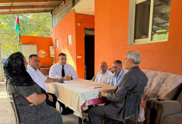 Xocavənd Rayon İcra Hakimiyyətinin əməkdaşları 27 Sentyabr Anım Günü münasibətilə şəhid ailələrini ziyarət ediblər
