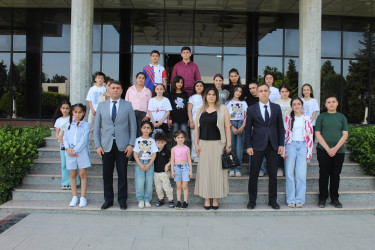 Uşaqların Beyləqan rayonunda yerləşən Bayraq Muzeyinə və Gənclər Mərkəzinə ekskursiyası təşkil edilmişdir
