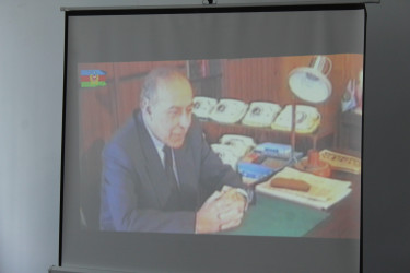 "Qurtuluş Günü uşaqların gözü ilə" adlı dəyirmi masa keçirilib