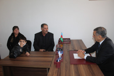 Xocavənd Rayon İcra Hakimiyyətinin başçısı Eyvaz Hüseynov növbəti dəfə rayon sakinlərini qəbul edərək, onları narahat edən məsələlərlə yaxından tanış olub, müraciət və təkliflərini dinləyib.