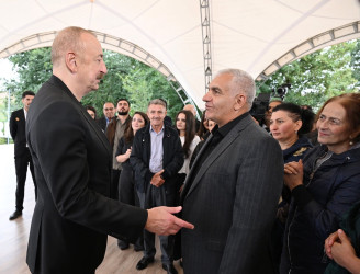 Azərbaycan Respublikasının Prezidenti İlham Əliyev sentyabrın 14-də Xocavənd rayonunun Qırmızı Bazar qəsəbəsində Qırmızı Bazar, Hadrut qəsəbələrinin və Sos kəndinin sakinləri ilə görüşüb