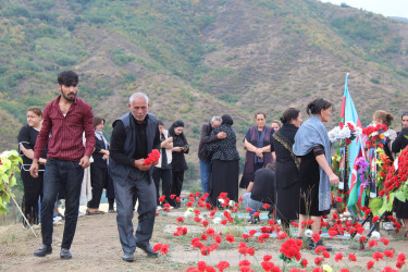 Qaradağlı faciəsinin qurbanı Mirzəli Quliyevin nəşinin qalıqları 32 ildən sonra doğma kəndində torpağa tapşırılıb.