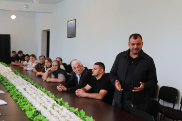 Xocavənd Rayon İcra Hakimiyyətinin başçısı Eyvaz Hüseynov növbəti vətəndaş qəbulu keçirib